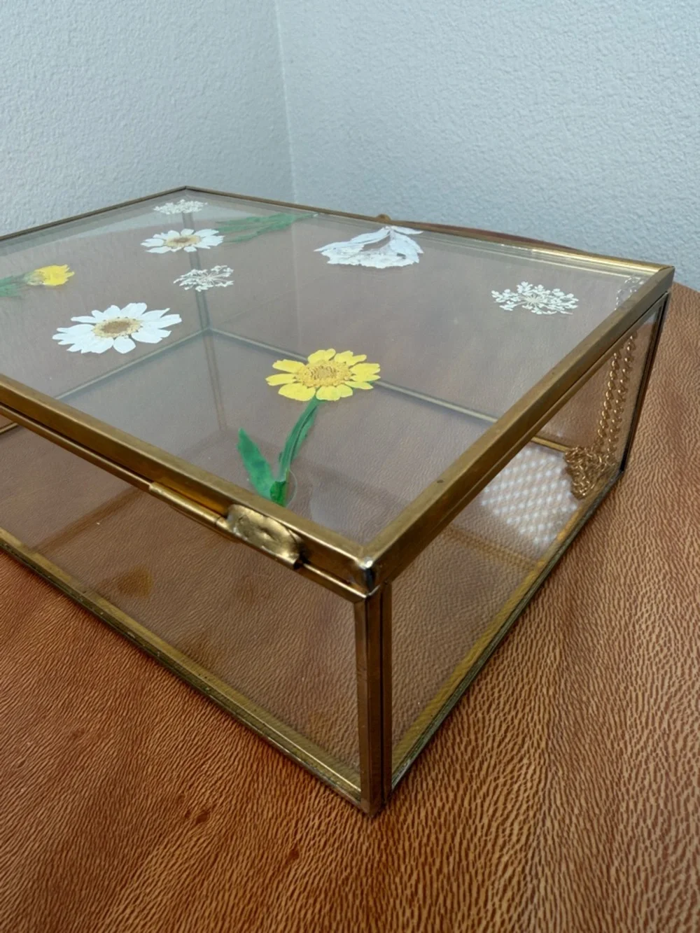 Vintage Dried Pressed Flower Glass Jewelry Box Delicate Cottagecore Gold Daisy’s